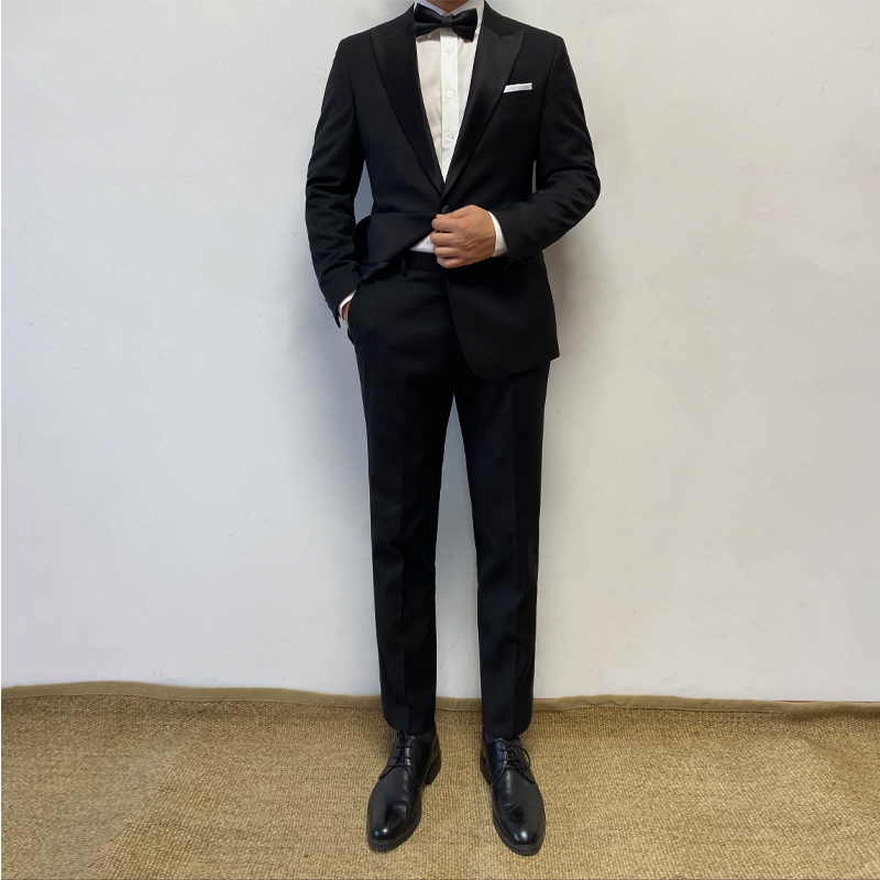 Black Peaked Lapel Tuxedo Suit Set - Image 4