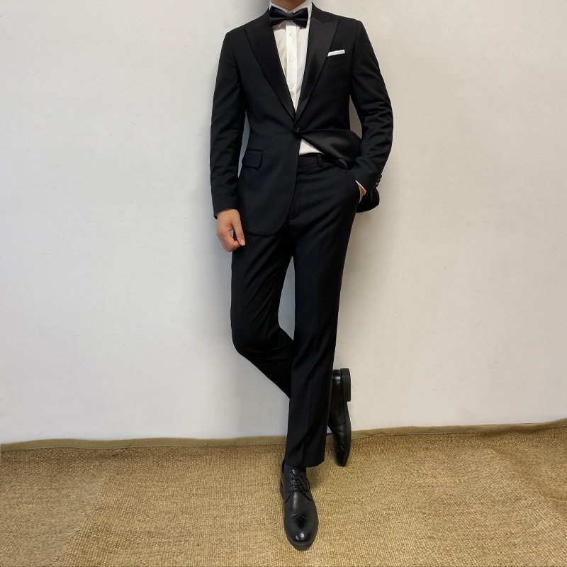 Black Peaked Lapel Tuxedo Suit Set - Image 6