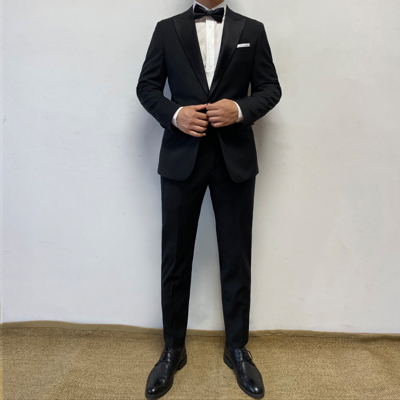 Black Peaked Lapel Tuxedo Suit Set - Image 3